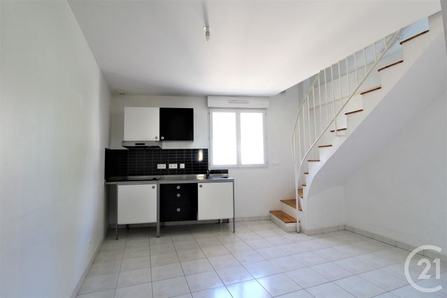 Appartement F3 à louer - 3 pièces - 35,98 m2 - La Ville Du Bois - 91 - ILE-DE-FRANCE